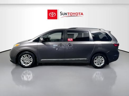 Used 2015 Toyota Sienna XLE w/ XLE Navigation Package FWD image 7