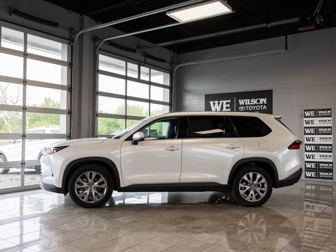 Certified 2024 Toyota Grand Highlander AWD image 1