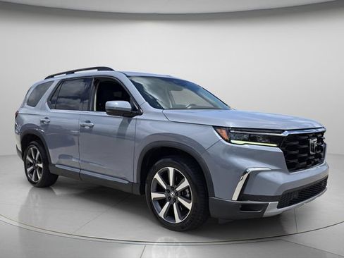 Used 2024 Honda Pilot Touring image 9
