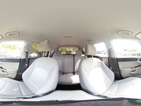 Used 2025 Kia Soul LX w/ LX Technology Package FWD image 39