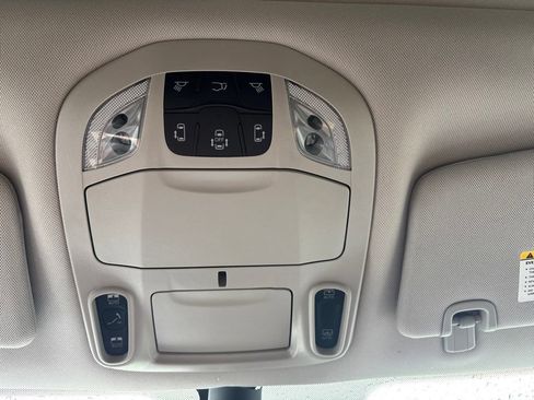 Used 2023 Chrysler Pacifica Limited AWD/4WD image 41