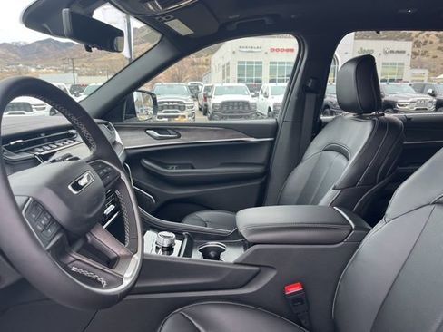 Used 2025 Jeep Grand Cherokee L Limited w/ Luxury Tech Group II image 15