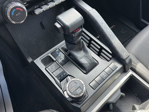 Used 2024 Toyota Tacoma TRD Off-Road image 31