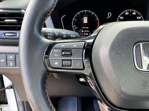 Used 2025 Honda Pilot TrailSport image 22