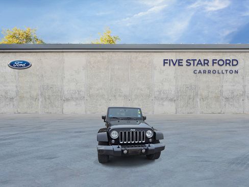 Used 2018 Jeep Wrangler Unlimited Sahara image 3