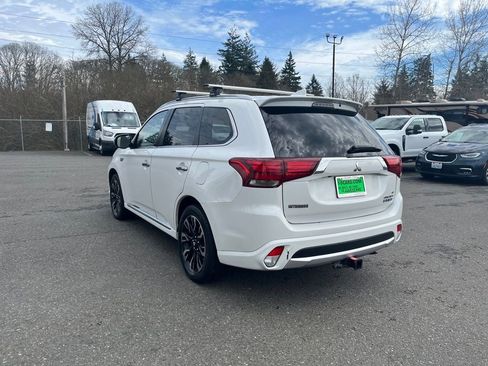 Used 2018 Mitsubishi Outlander GT image 3