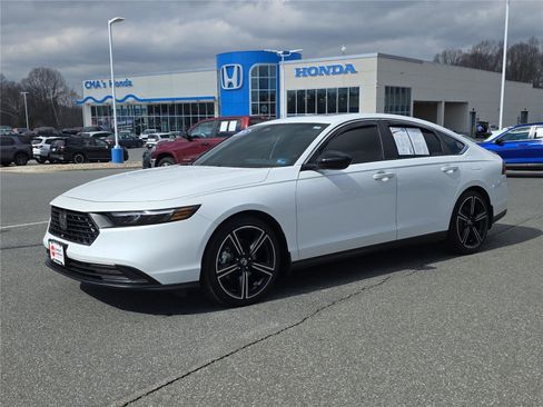 Used 2025 Honda Accord Sport image 2