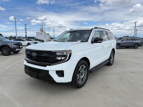 Used 2025 Ford Expedition Active RWD image 1