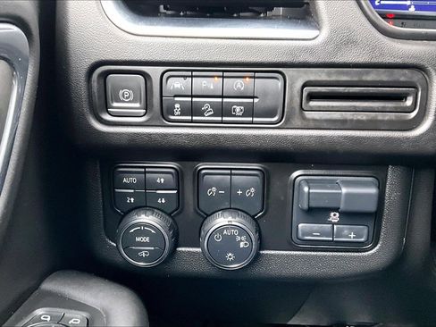 Used 2024 Chevrolet Tahoe Z71 w/ Z71 Off-Road Package image 28