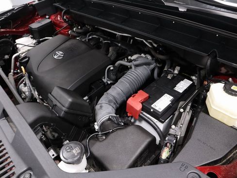 Used 2022 Toyota Highlander XLE image 12