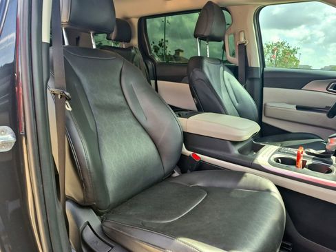 Used 2022 Kia Carnival LX FWD image 20