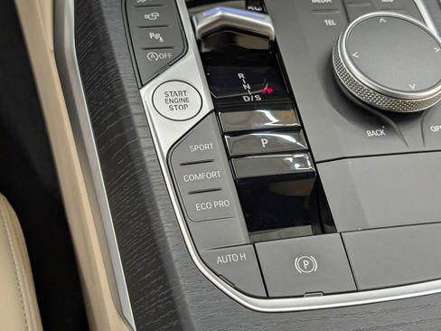 Used 2025 BMW 330i Sedan w/ Premium Package image 21