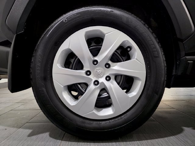 Used 2023 Toyota RAV4 LE AWD/4WD image 24