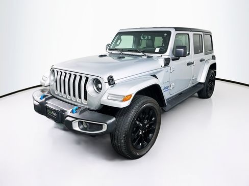 Used 2023 Jeep Wrangler Unlimited Sahara w/ Dual Top Group AWD/4WD image 3
