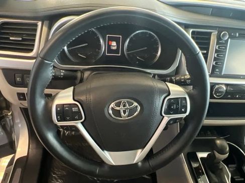 Used 2017 Toyota Highlander Limited AWD/4WD image 28