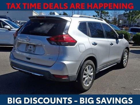 Used 2017 Nissan Rogue SV image 8