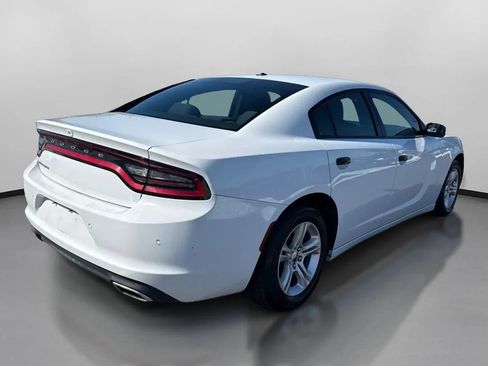 Used 2019 Dodge Charger SXT image 3