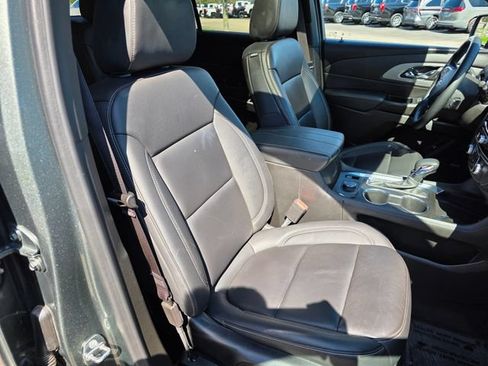 Used 2023 Chevrolet Traverse LT w/ LT Premium Package AWD/4WD image 11