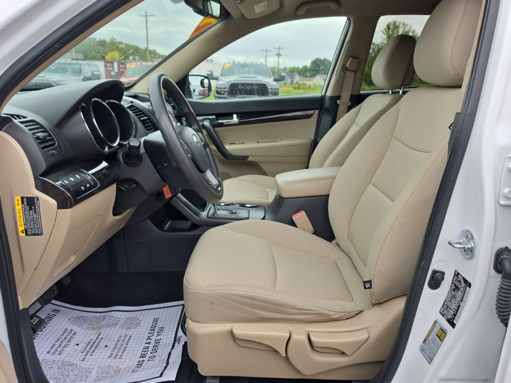 Used 2013 Kia Sorento LX w/ Convenience Pkg FWD image 13