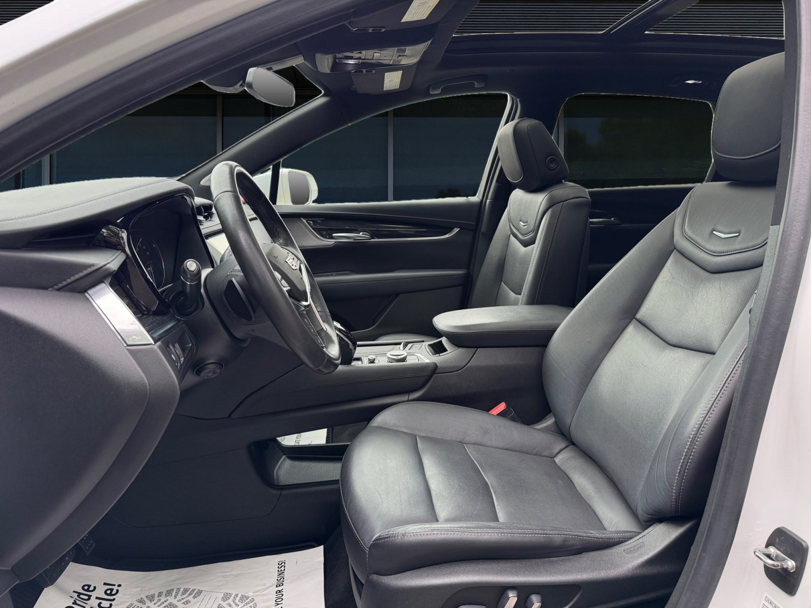 Used 2020 Cadillac XT5 Premium Luxury AWD/4WD image 2