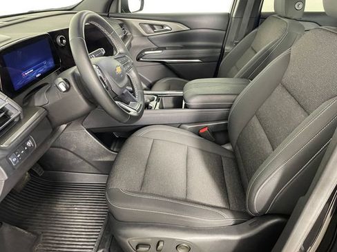 Certified 2025 Chevrolet Traverse LT w/ Sun and Wheel Package image 2