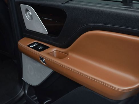 Certified 2023 Lincoln Aviator Reserve w/ Equipment Group 201A image 15