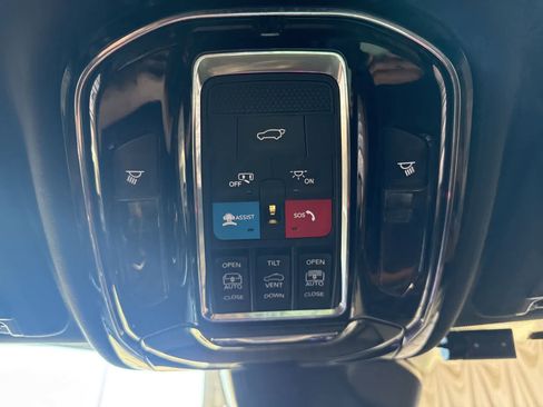 Used 2023 Jeep Grand Cherokee Summit AWD/4WD image 17