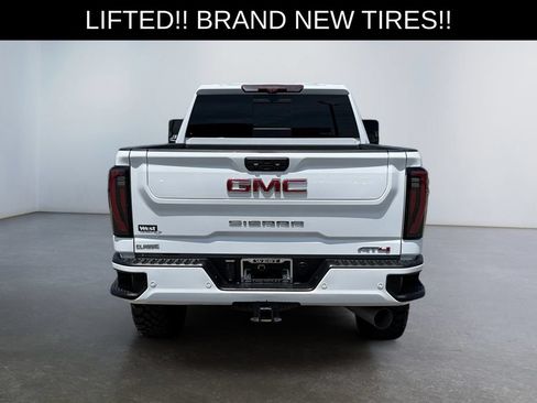 Used 2024 GMC Sierra 2500 AT4 w/ Technology Package AWD/4WD image 4