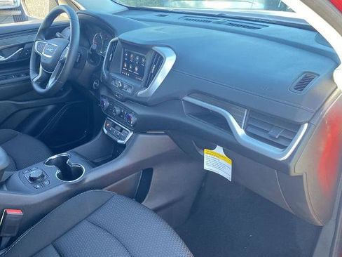 Used 2024 GMC Terrain SLE w/ Driver Convenience Package image 19