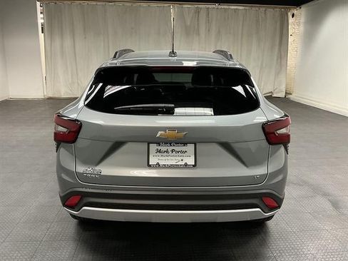 New 2026 Chevrolet Trax LT w/ LT Convenience Package FWD image 4