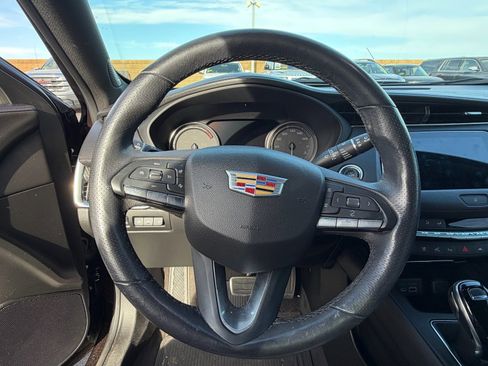 Used 2021 Cadillac XT4 Sport image 12