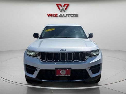 Used 2022 Jeep Grand Cherokee Laredo w/ Luxury Tech Group I AWD/4WD image 8