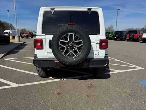 New 2026 Jeep Wrangler Unlimited Sahara AWD/4WD image 8