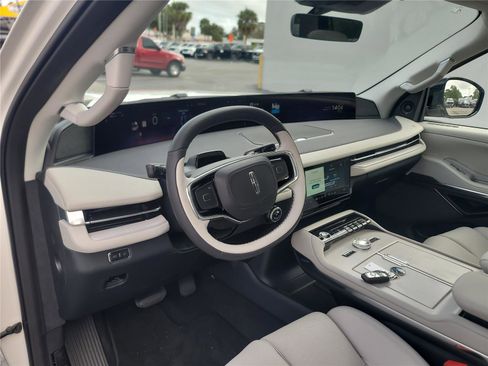 New 2026 Lincoln Navigator Reserve image 12