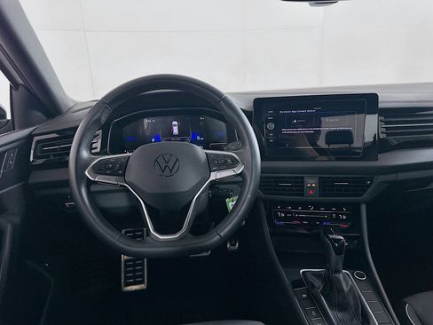 Used 2025 Volkswagen Jetta Sport image 17