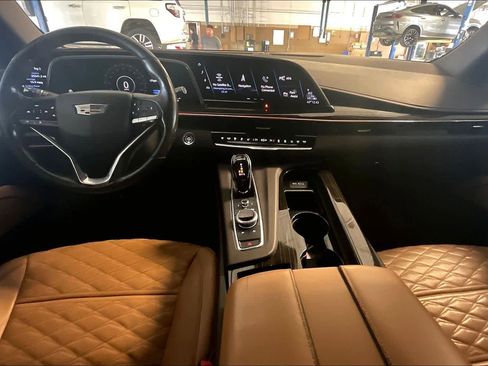 Used 2021 Cadillac Escalade Premium Luxury RWD image 14