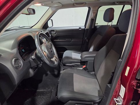 Used 2012 Jeep Patriot Latitude w/ Sun/Sound Group image 7