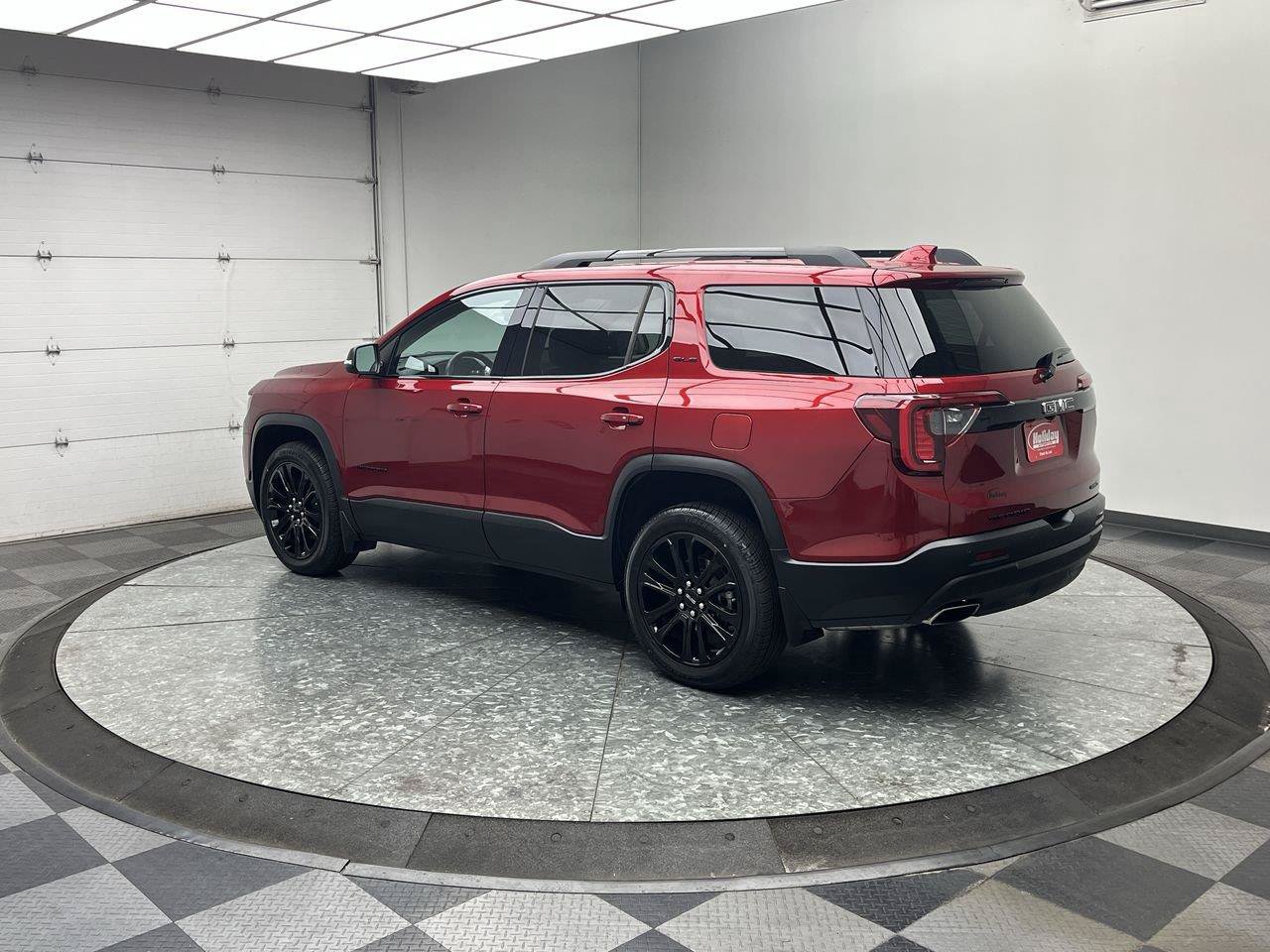 Certified 2023 GMC Acadia SLE w/ Driver Convenience Package AWD/4WD image 2