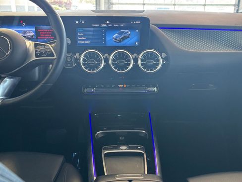 Used 2025 Mercedes-Benz GLA 250 4MATIC image 17