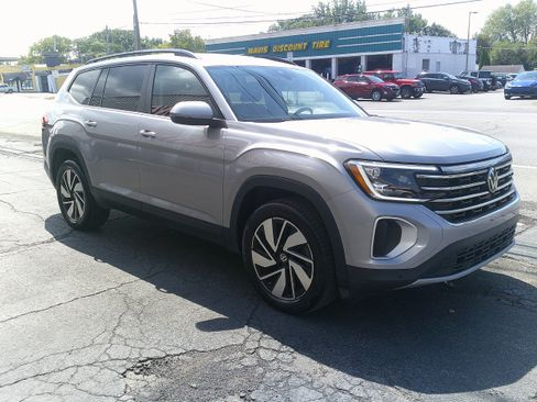 Used 2025 Volkswagen Atlas SE AWD/4WD image 6