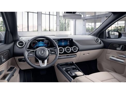 Used 2023 Mercedes-Benz GLA 250 4MATIC image 3