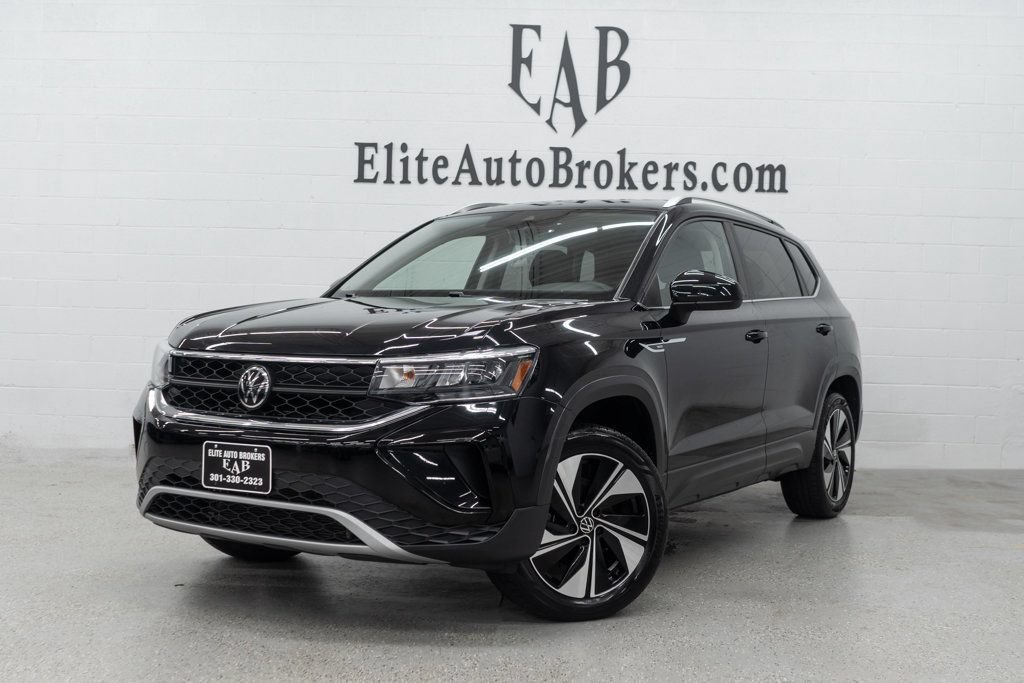 Used 2023 Volkswagen Taos SE w/ Panoramic Sunroof Package AWD/4WD image 1