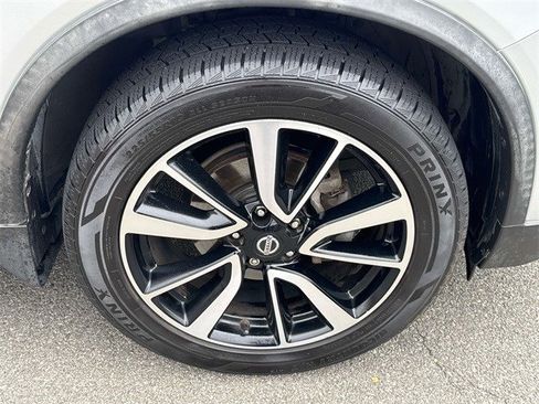 Used 2018 Nissan Rogue SL w/ Premium Package image 7