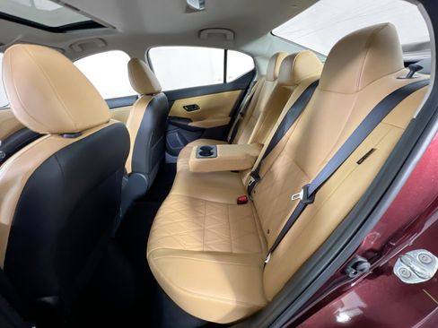 Used 2024 Nissan Sentra SV w/ SV Premium Package FWD image 25