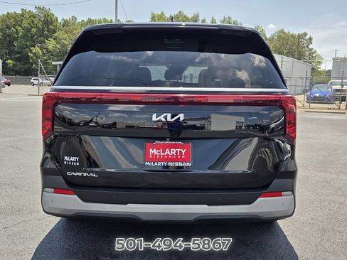 Used 2025 Kia Carnival FWD image 4
