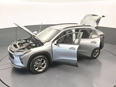 Used 2025 Chevrolet Trax LT w/ Driver Confidence Package FWD image 59