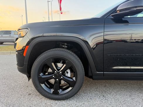 New 2025 Jeep Grand Cherokee Altitude image 26