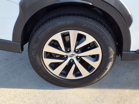 Used 2023 Subaru Outback Premium AWD/4WD image 9