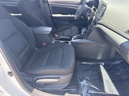 Used 2018 Hyundai Elantra SEL FWD image 9