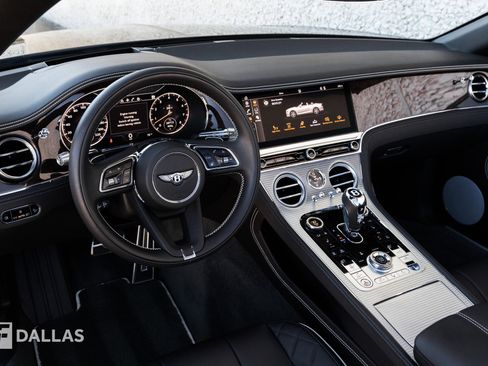 Used 2022 Bentley Continental GT image 25